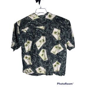 Tommy Bahama 100% Silk  Hawaiian Mens shirt Size Large Awesome Print‎